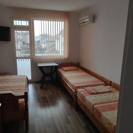 Kirovi House - Guest Rooms Carevo Pokoj fotografie
